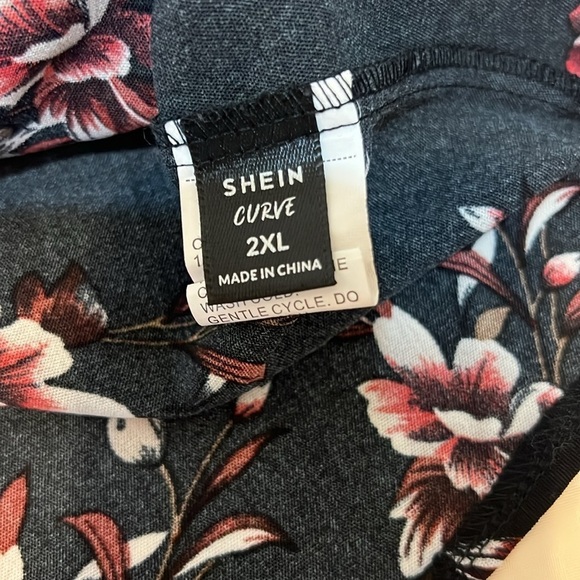 Shein 2XL Floral Short Sleeve Blouse/Top - Picture 6 of 8